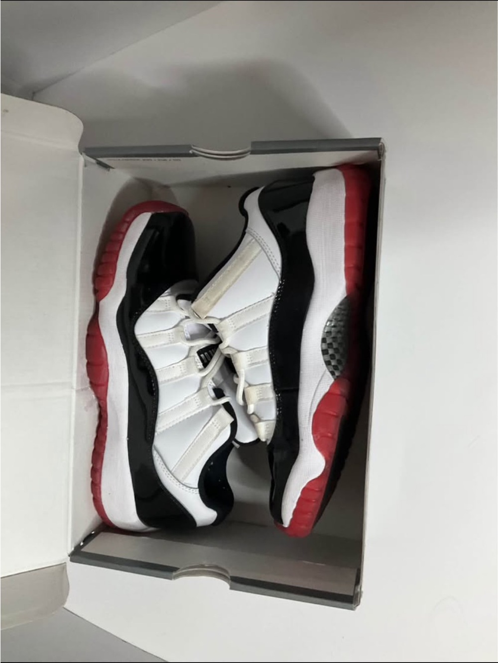 Air Jordan 11 Retro Low Size 6.5 Youth Boys Concord Bred